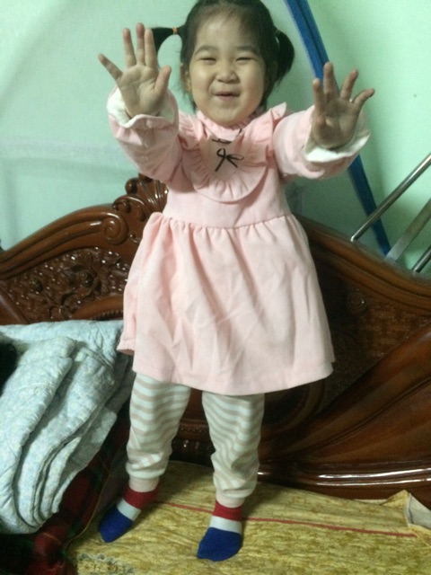 Váy nhung lót cotton cho bé gái