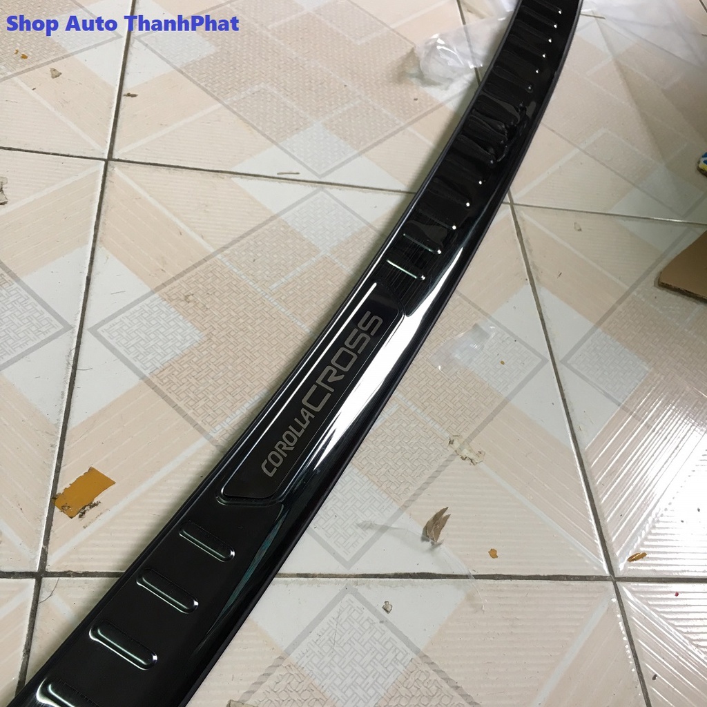 Toyota Cross, Ốp chống trầy cốp Titan xe Toyota Corolla Cross 2020 2021