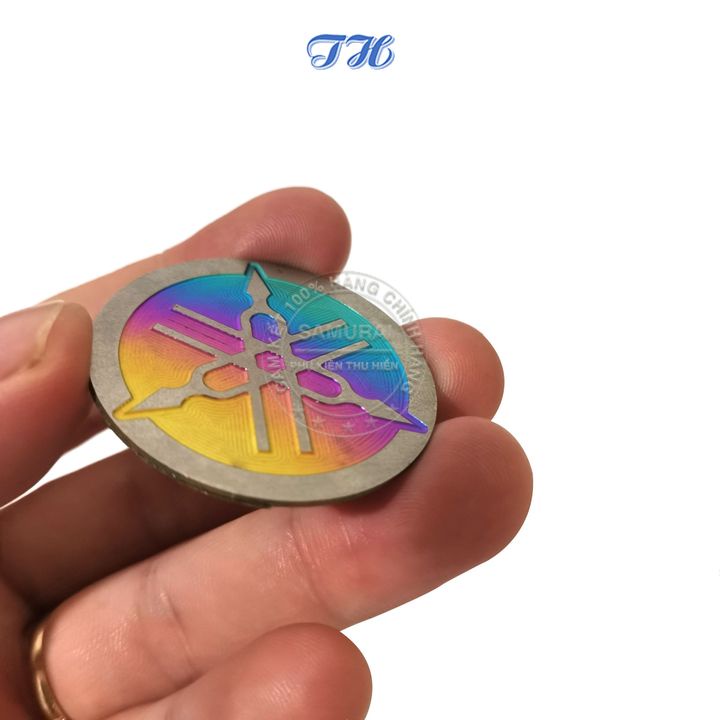 Tem titanium Logo Ya ma ha Đường Kính 6cm, 4cm 3cm Hình Tròn Có Sẵn Keo Dán