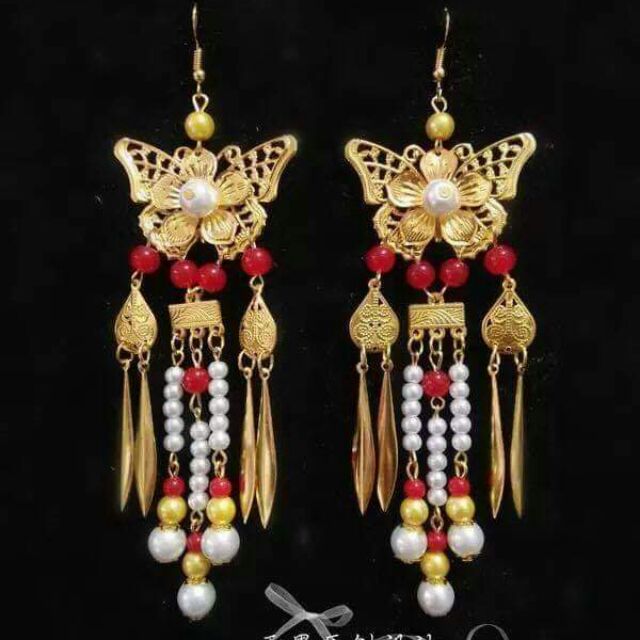 Khuyên tai cổ trang hầu đồng