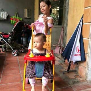 Xe đẩy mây gấp gọn cho bé
