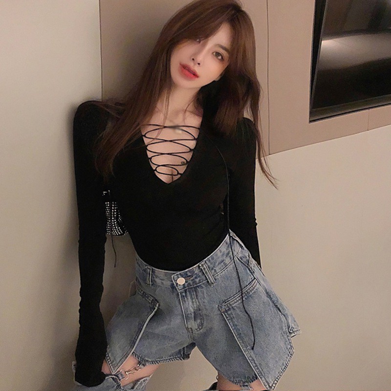 Áo Tay Dài Phối Ren Hoa Thiết Kế Cổ Chữ V Quyến Rũ