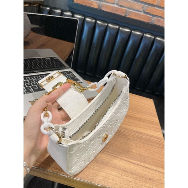 Túi mặt trăng LV