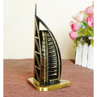 Tòa nhà khách sạn 7 sao Burj Al Arab, biểu tượng của Dubai sang trọng