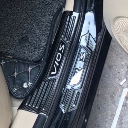 Ốp bậc cửa, nẹp bước chân trong, ngoài CARBON xe Vios 2019- 2022, 2023 vân CACBON cao cấp