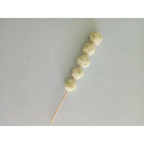 Cá viên rau củ_mô hình xiên que bằng nhựa