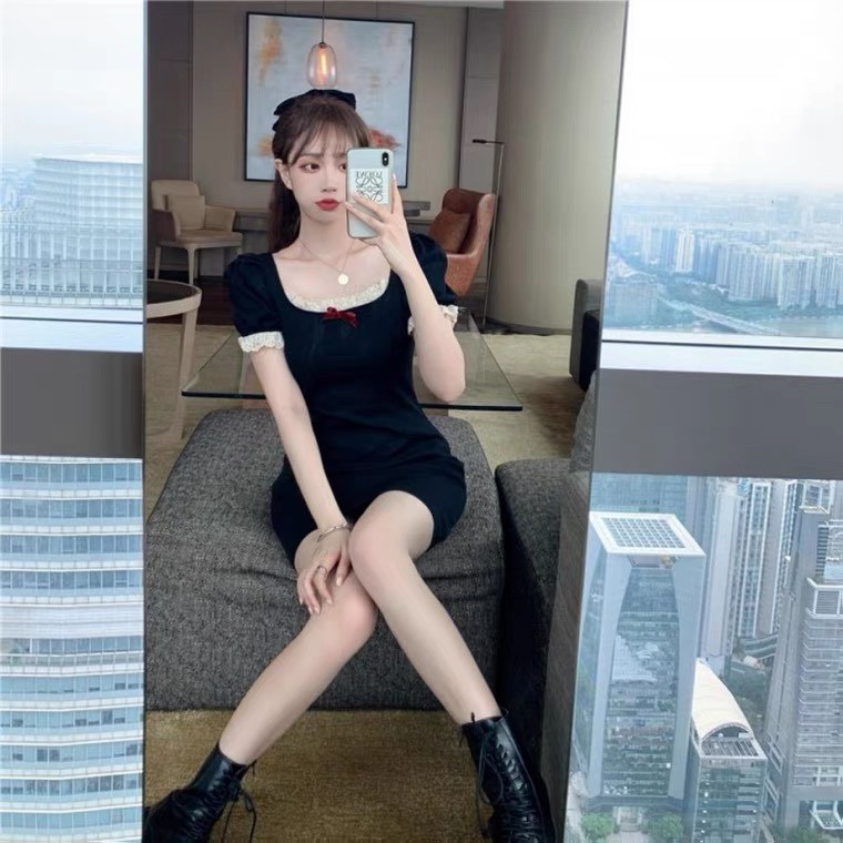 Váy Body Cổ Vuông Viền Ren Tay Ngắn Sexy