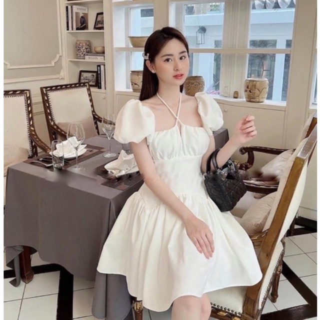 Đầm xoè cổ yếm chíp tùng siêu yêu