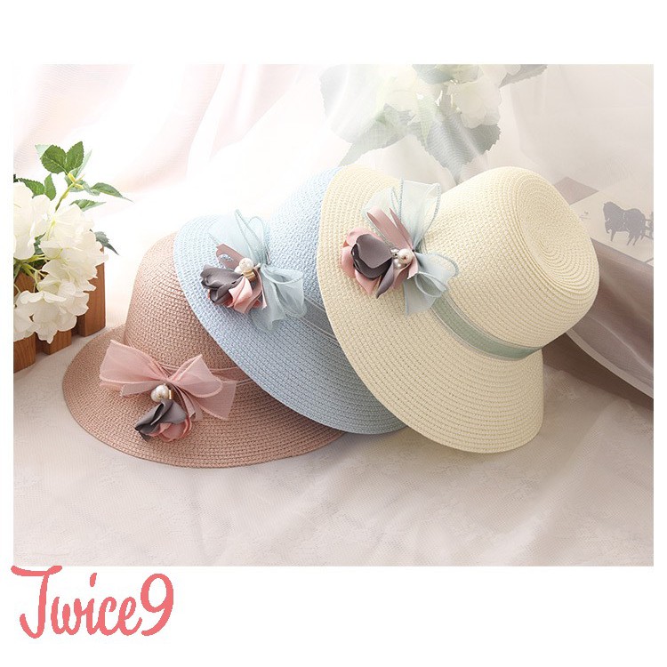 Mũ cói, Nón cói hoa Lyly đẹp dịu dạng dành cho các bạn gái điệu đà khi xuống phố hay dạo biển