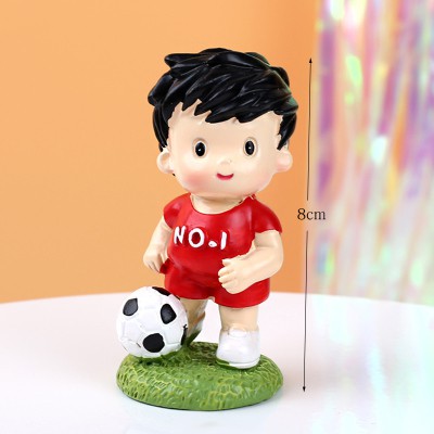Trang trí cậu bé bóng đá