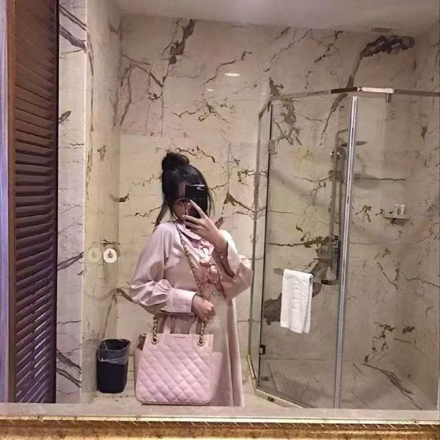 Túi Xách Charles & keith Đeo Chéo Vai Thêu Họa Tiết Kim Cương Sức Chứa Lớn Thời Trang 2022 Cho Nữ