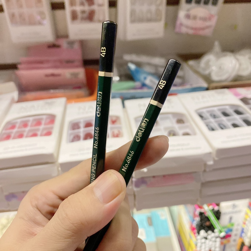 Bút chì 4B Deli hàng cao cấp cầm nhẹ viết êm.