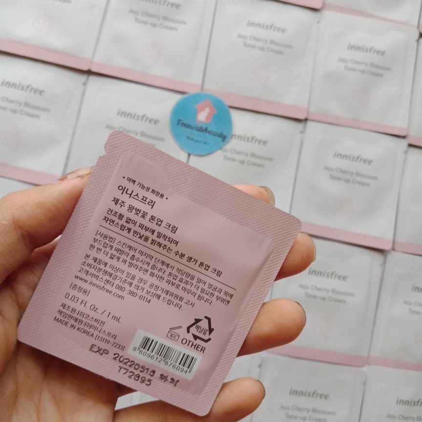 Kem Dưỡng Trắng Da Nâng Tone Tức Thì Innisfree Jeju Cherry Blossom Tone Up Cream