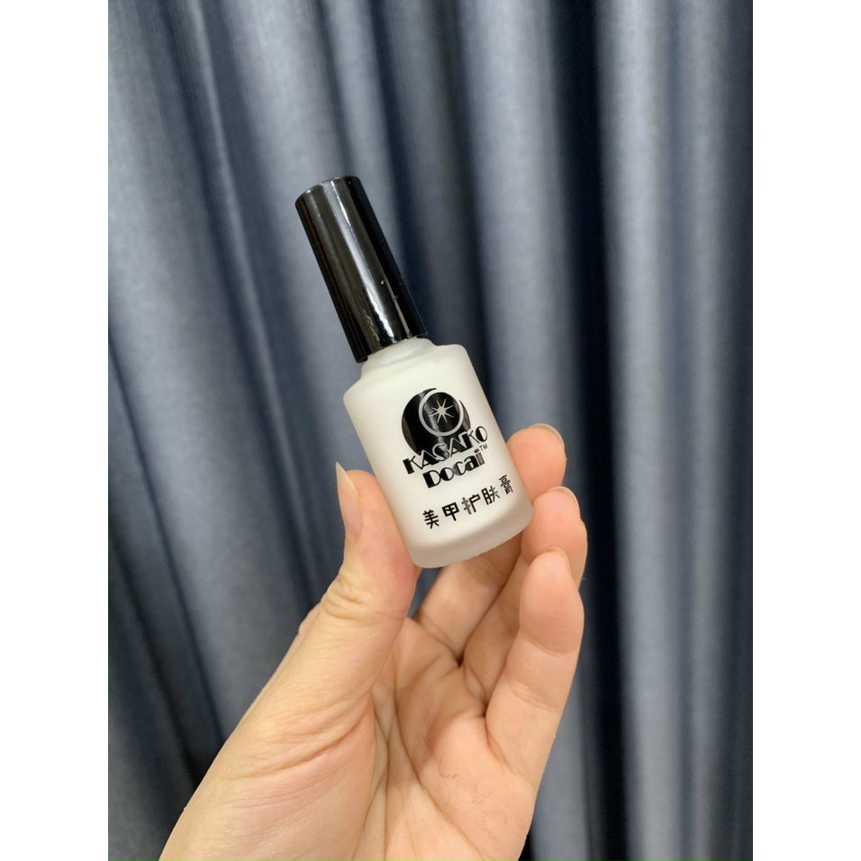 Chai chống lem viền móng siêu tiện ích cho thợ làm nail