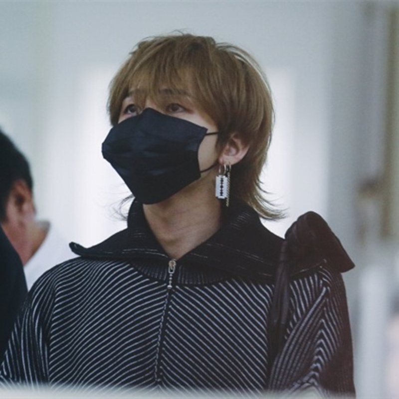 Bông tai hình lưỡi lam bằng thép titan phong cách Hàn Quốc cho nam nữ