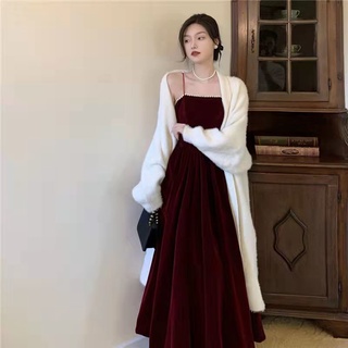 Đầm 2 dây nhung đỏ sang trọng