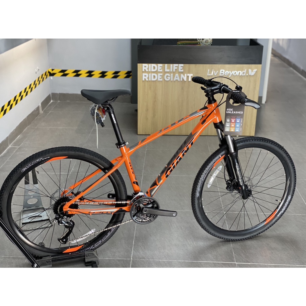 Xe đạp thể thao thao Giant ATX 830