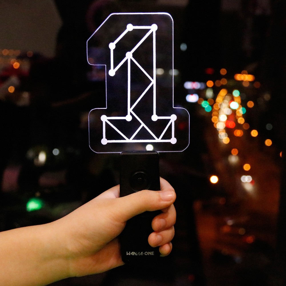 Gậy ánh sáng cổ vũ nhóm nhạc WANNA ONE
