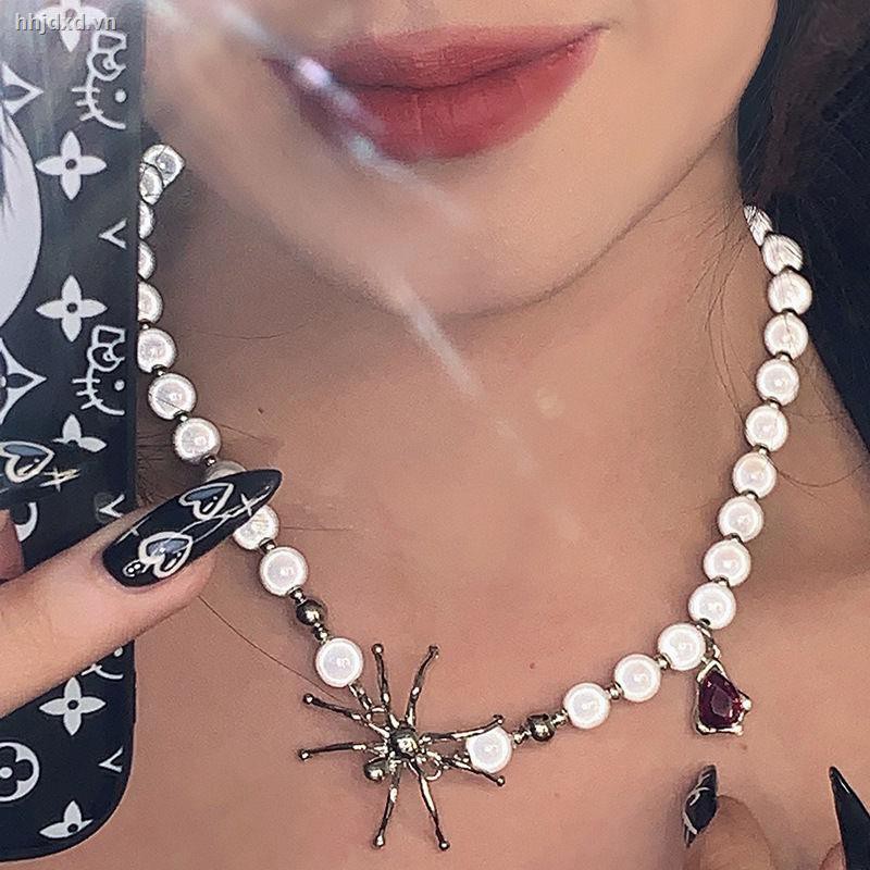 ✵○European and American ins cold wind Crystal Strange Spider Necklace Net Red Personalized Clavicle Chain High sense Retro Tide