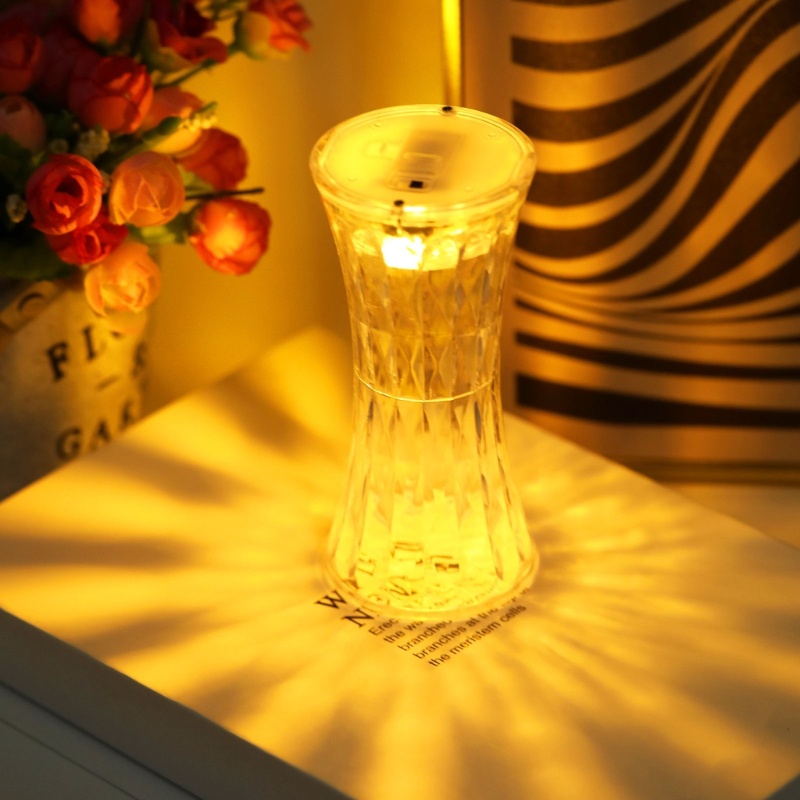 Đèn Pha Lê Trong Suốt Để Bàn 2 Màu