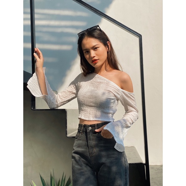 Áo croptop nữ lệch vai REVER CLOTHINGS Anna Top