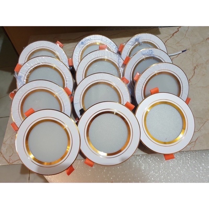 Đèn led âm trần nhôm tản nhiệt 3 màu phi 90 7w viền vàng