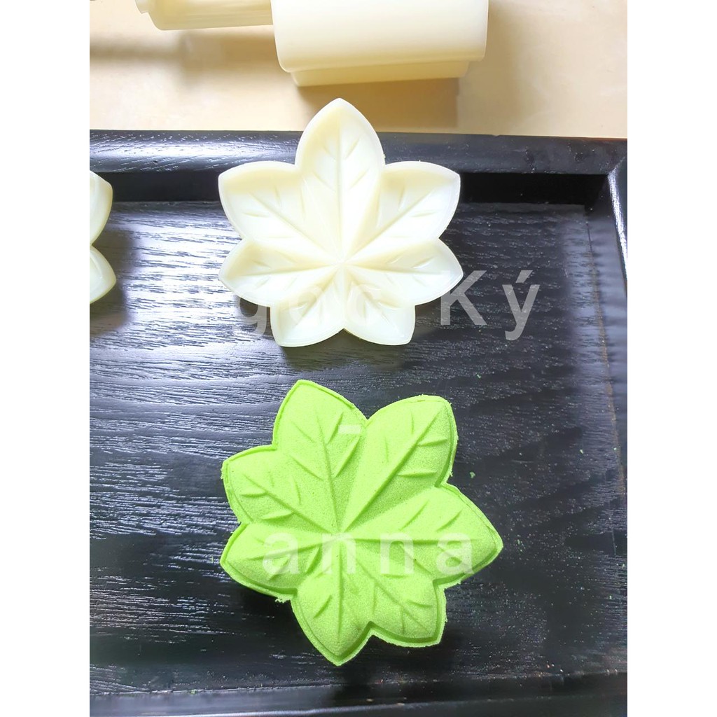 NQ00971 - KHUÔN LÒ XO BÁNH TRUNG THU / BÁNH DỨA  HÌNH LÁ PHONG 50G