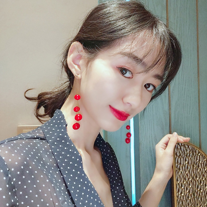 Khuyên tai dáng dài đính ngọc trai nhân tạo phối tua rua màu đỏ mừng năm mới