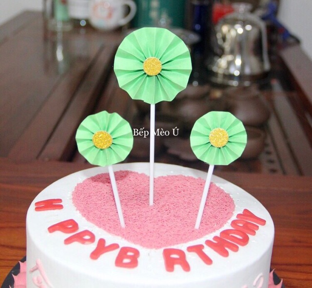 Que cắm Hoa Hướng Dương trang trí bánh kem