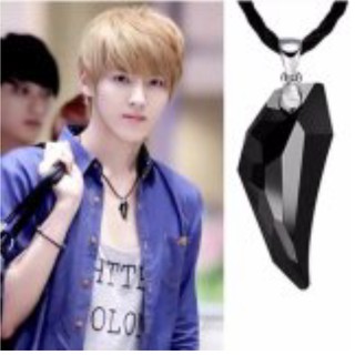 Dây chuyền pha lê nanh sói chuôi hợp kim (đen)