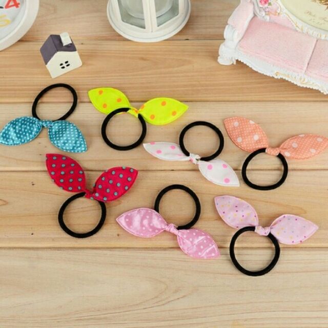 Cột tóc nơ xinh cho bé