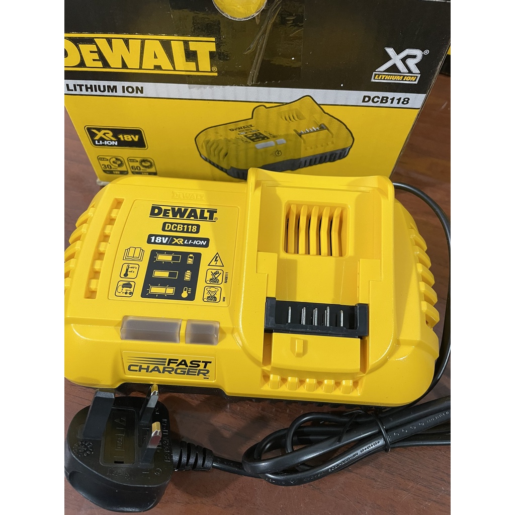 Sạc nhanh Dewalt DCB118 chính hãng, mới 100%