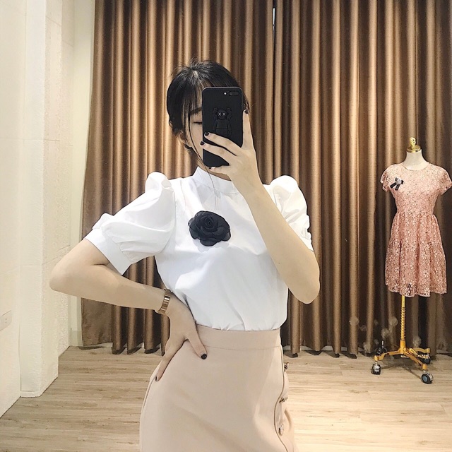 Áo sơ mi tay bồng tặng kèm hoa cài