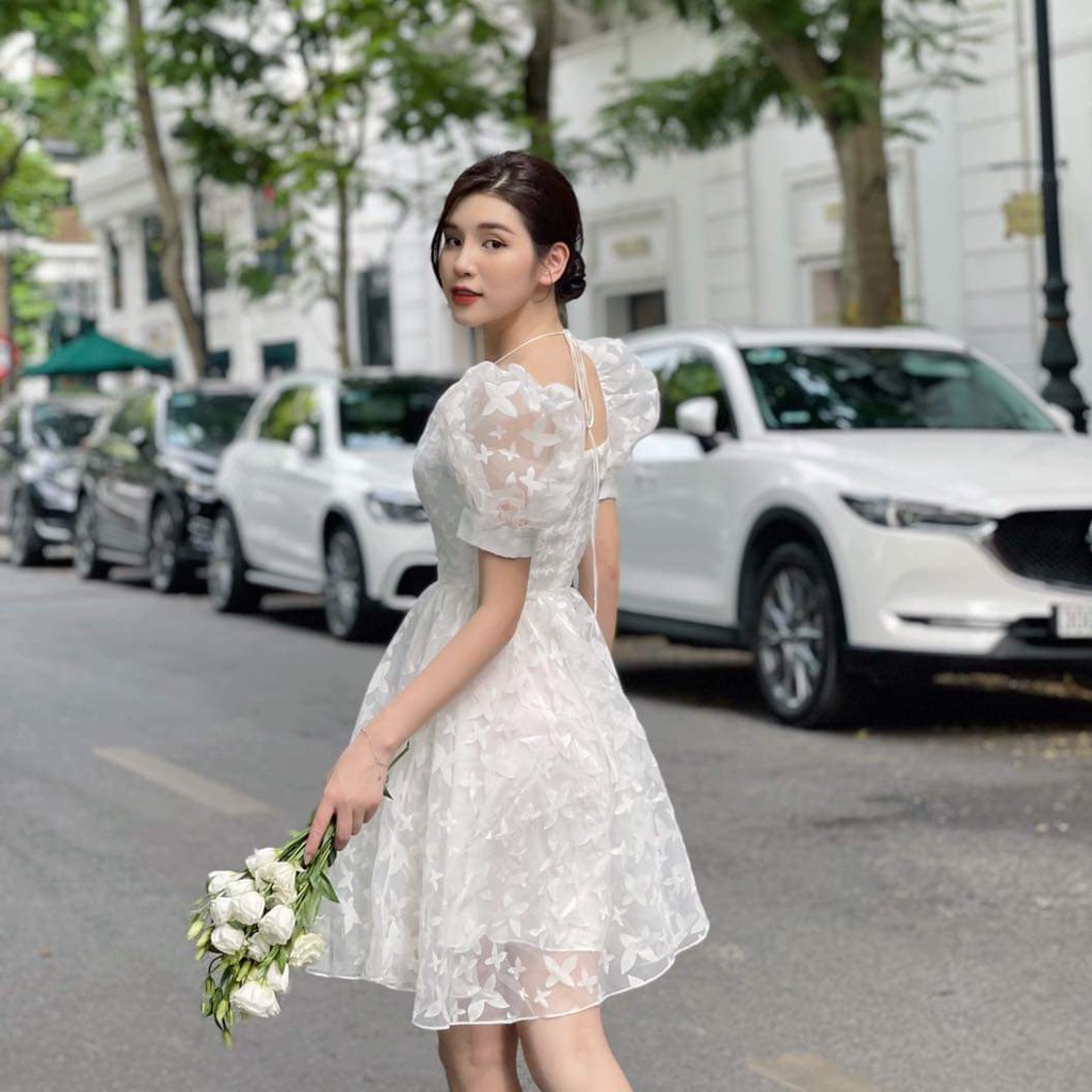 Đầm dự tiệc ren họa tiết cổ yếm tay phồng Chamy Dress