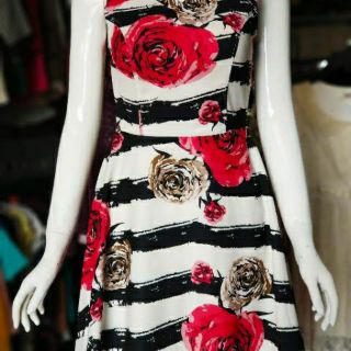 Đầm hoa đỏ dáng xòe siêu đẹp
