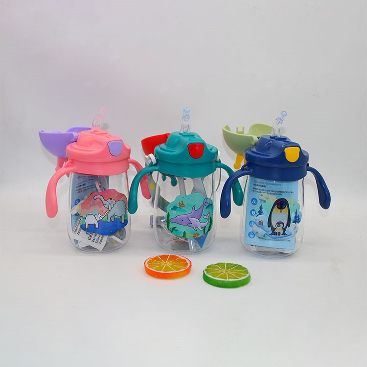 Bình ống hút tay cầm hình vương niệm cho bé