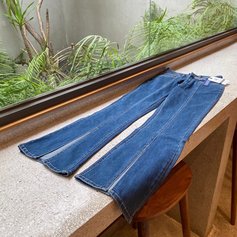 Jeans ống loe