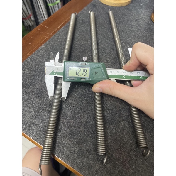 Lò xo kéo phi 12 sợi 2.2 dài tổng 320mm