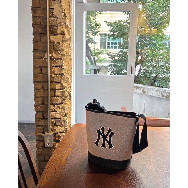 Túi MLB đeo chéo dáng vuông canvas new