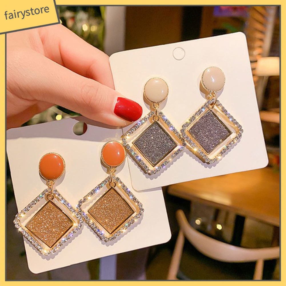 Bông Tai Dáng Dài Tạo Hình Độc Đáo Cho Nữ