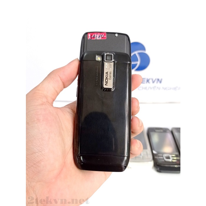 Điện thoại Nokia E66 vỏ thép chính hãng, kiểu dáng nắp trượt thời trang