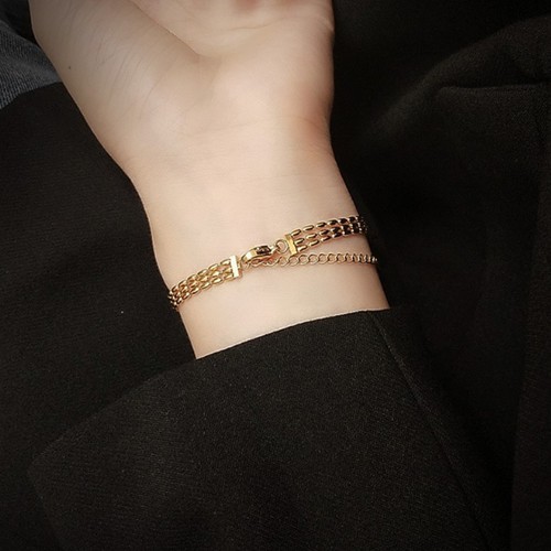 Lắc Tay Nữ Hình Thắt Lưng Titan Ko Đen TT 3345