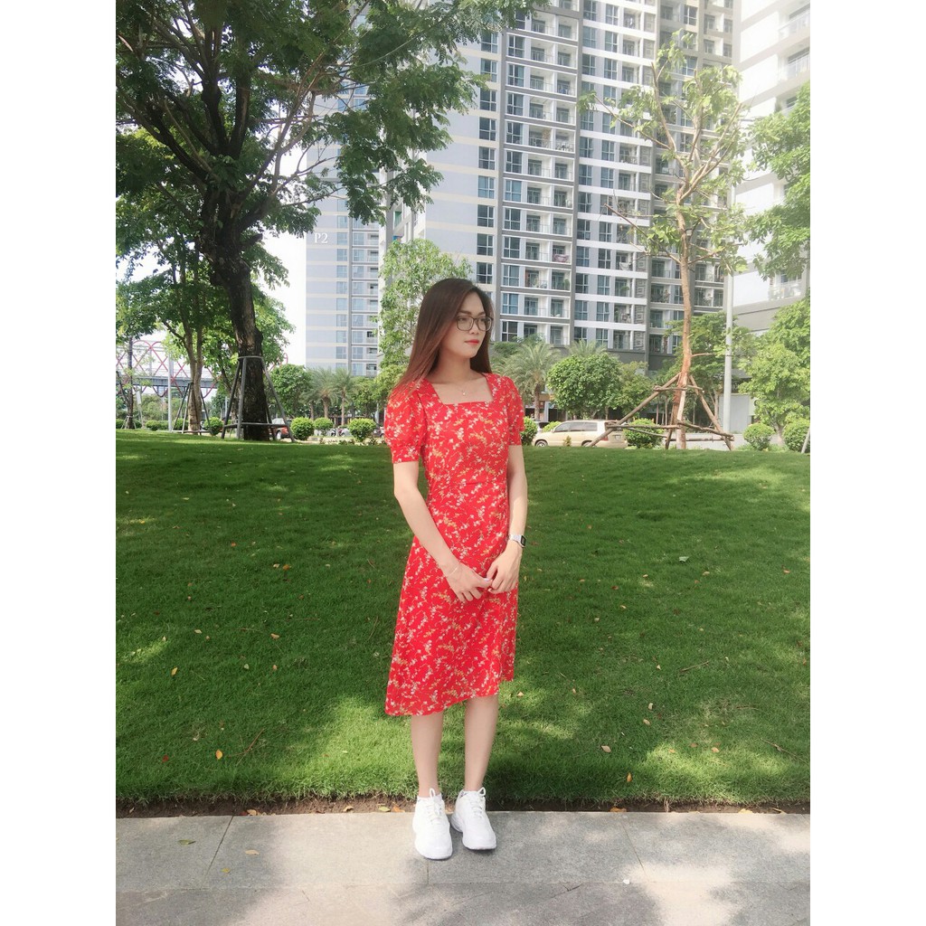 Đầm cổ vuông tay phồng hoa nhí