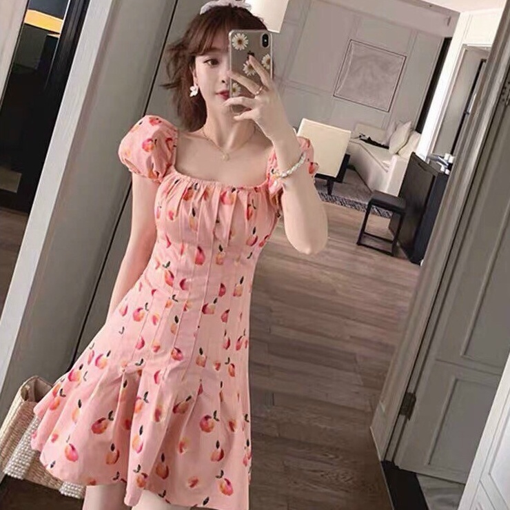 Đầm họa tiết hồng cổ vuông dễ thương cho nàng đi chơi dạo phố