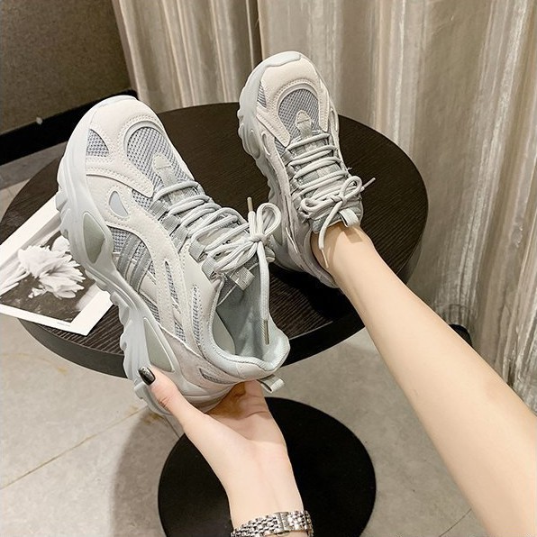 GIÀY THỂ THAO NỮ TRẮNG ĐEN. ĐỘN ĐẾ 5 PHÂN CHIỀU CAO. XINH XẮN SANG CHẢNH. | BigBuy360 - bigbuy360.vn