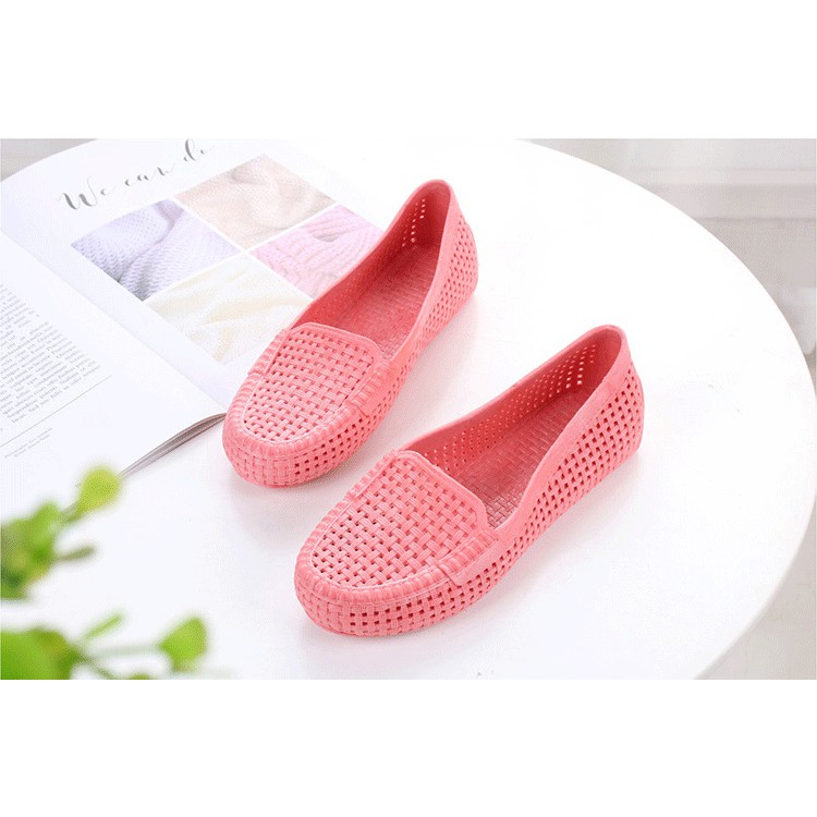 Giầy búp bê nhựa lỗ form to hơn 1 size dép thể thao nữ đế cao su đi làm đi chơi trong nhà êm chân 3L05