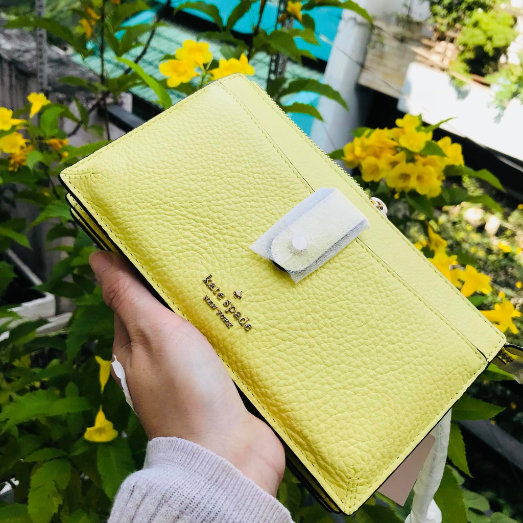 TÚI ĐEO CHÉO KATE SPADE NEW YORK CROSSBODY WLRU5470 VÀNG SZ 20CM