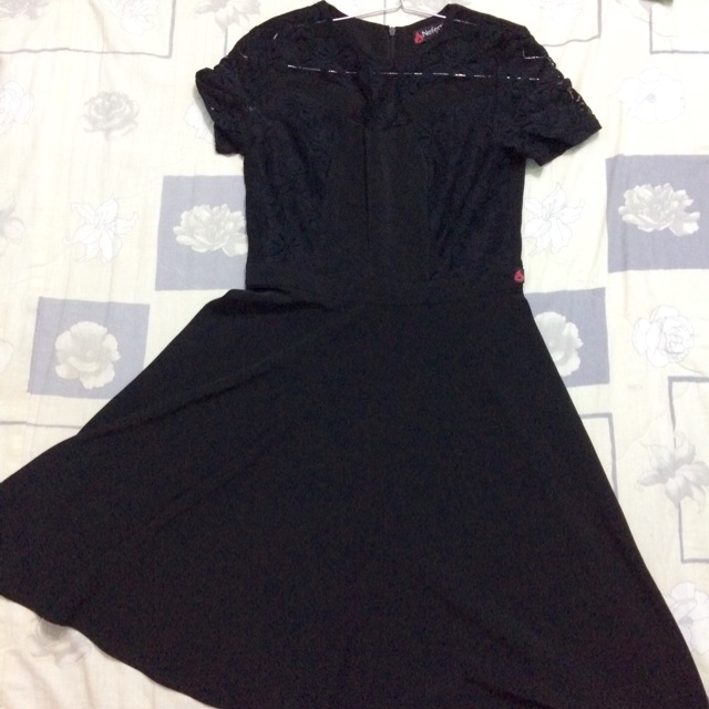 Váy công sở Nefertiti đen tuyền size S(M), xếp ly nhẹ (đã mặc 1 lần giảm từ 400k new)