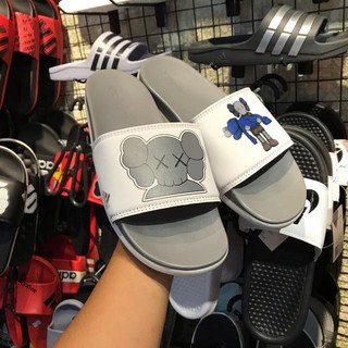 Dép Adidas Mono Kaws hợp thời trang