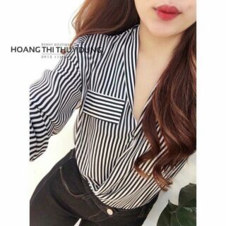 Sơ Mi Sọc Cổ V Bẻ Dáng Dài